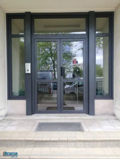 Porte d&rsquo;immeuble pour notre chantier du mois